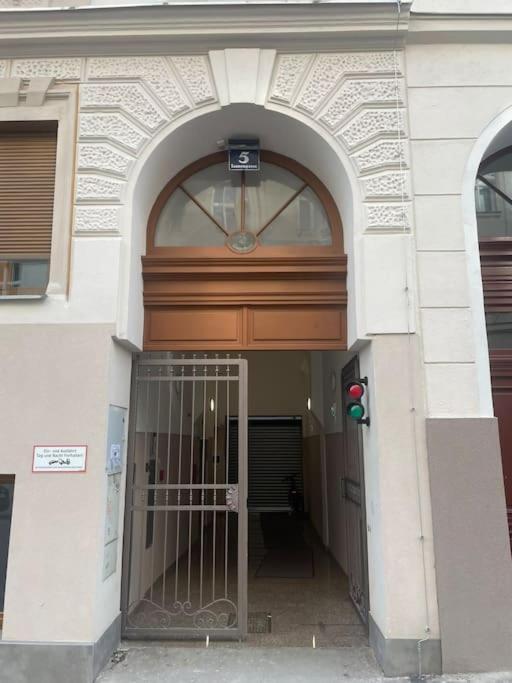New Central Apartments Westbahnhof ウィーン エクステリア 写真