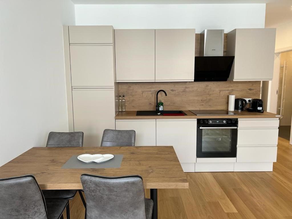 New Central Apartments Westbahnhof ウィーン エクステリア 写真